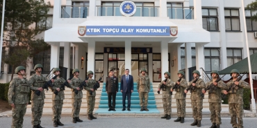 Cumhurbaşkanı Yardımcısı Yılmaz, KKTC'de Mehmetçikle iftar yaptı