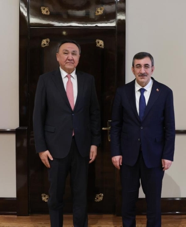 Cumhurbaşkanı Yardımcısı Yılmaz, TDT Genel Sekreteri Ömüraliyev'i kabul etti