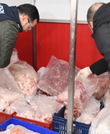 Denetimlerle 700 kilogram sucuk sofralara gelmeden imha edildi