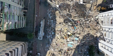 Depremde 10 kişiye mezar olan Belük Apartmanı ruhsatsız inşa edilmiş