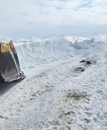 Doğuda karla mücadele sürüyor: 281 yol kapalı
