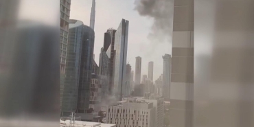 Dubai'de bir binanın cephesine şarapnel parçaları isabet etti