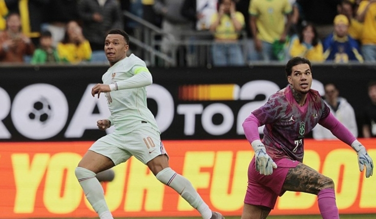 FENERBAHÇE HABERLERİ - Ederson'u topa tuttular! İşte o eleştiriler