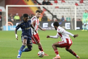 Fenerbahçe'de Nelson Semedo maça devam edemedi!