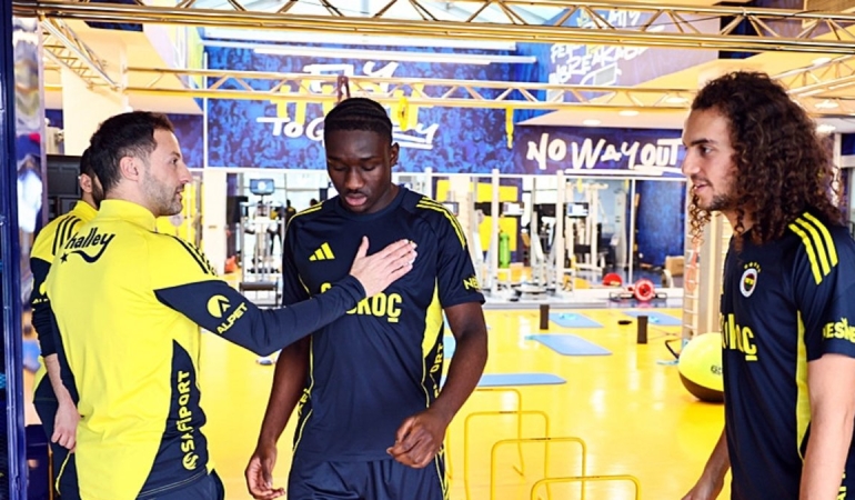 Fenerbahçe'de Tedesco'dan futbolcularıyla kritik toplantı!