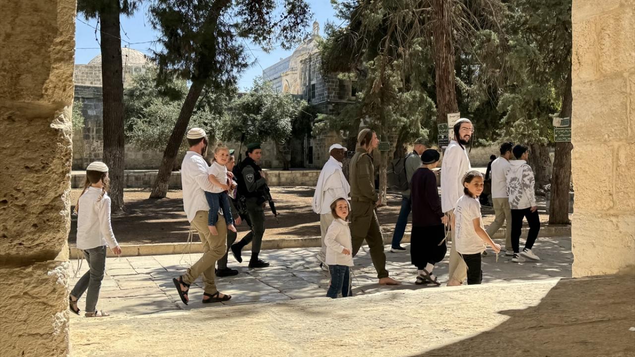 Filistin, İsrailli aşırı grupların Mescidi Aksanın kapalı tutulması ve kurban çağrılarına tepki gösterdi