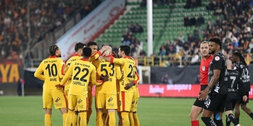 Galatasaray 4'te 4 yaptı! Çeyrek finale lider çıktı (MAÇIN GENİŞ ÖZETİ)