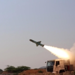 İran Basra Körfezi'ne kıyısı olan ülkelerin enerji tesislerine yeni füze saldırısı başlattı