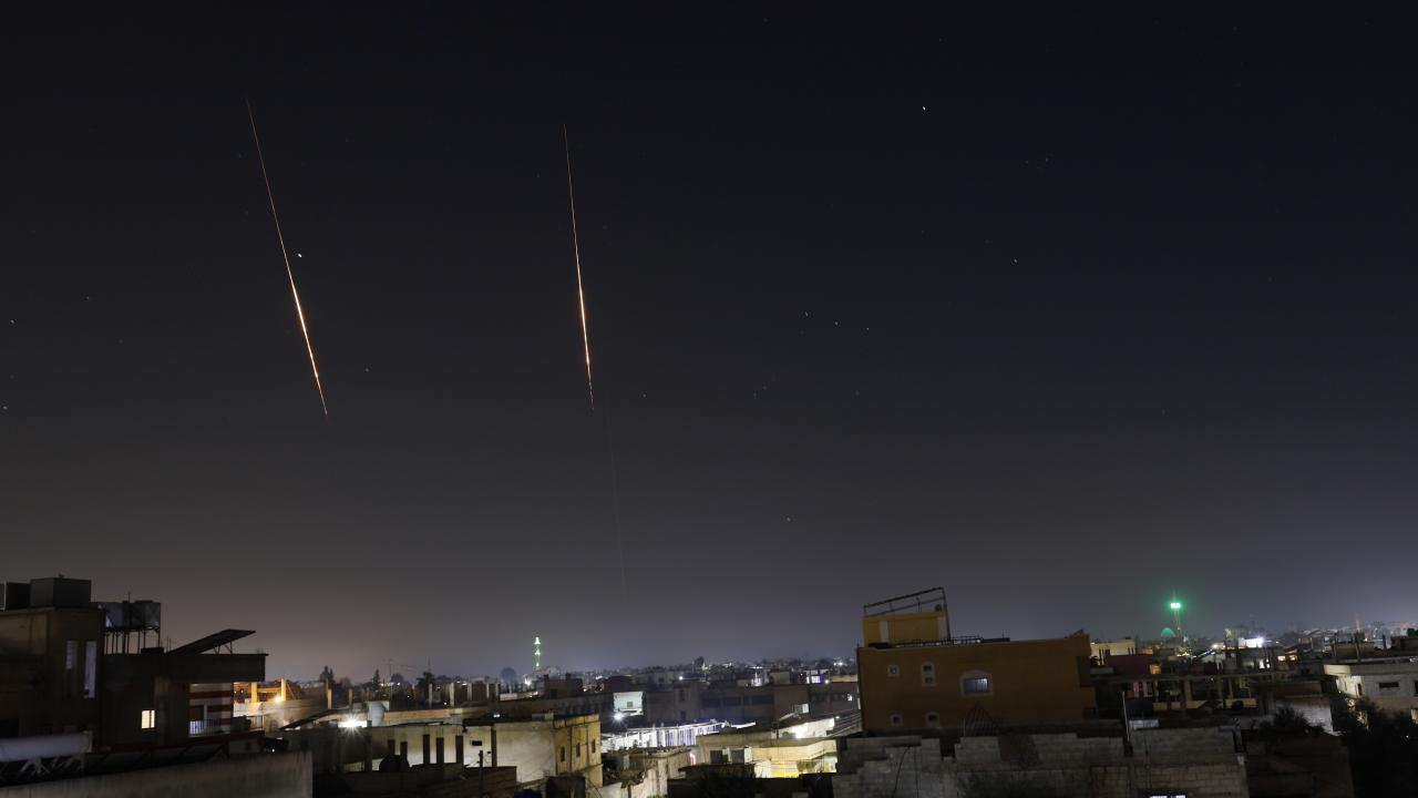 İran: İsrail ile ABD'nin komuta merkezlerine ve 5 ABD üssüne füze ve İHA'larla saldırılar düzenlendi