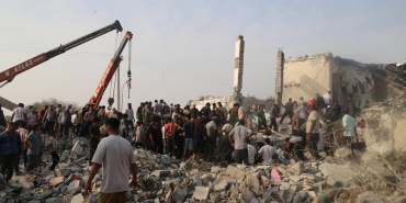 İran Kızılayına göre, saldırılarda hedef alınan ilkokul 40 dakika arayla iki kez bombalandı