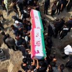 İran'da okul saldırısında hayatını kaybeden 165 can için cenaze töreni düzenlendi