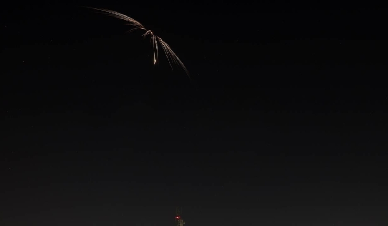 İran'dan İsrail'e fırlatılan füzeler Tel Aviv semalarında görüntülendi