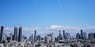 İran'ın misillemesinin ardından Tel Aviv başta olmak üzere İsrail'in birçok bölgesinde sirenler çaldı
