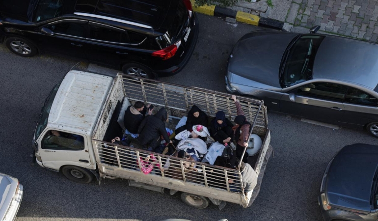 İşgalci İsrail saldırıları nedeniyle Lübnan'da yerinden edilenlerin sayısı 700 bine yaklaşıtı