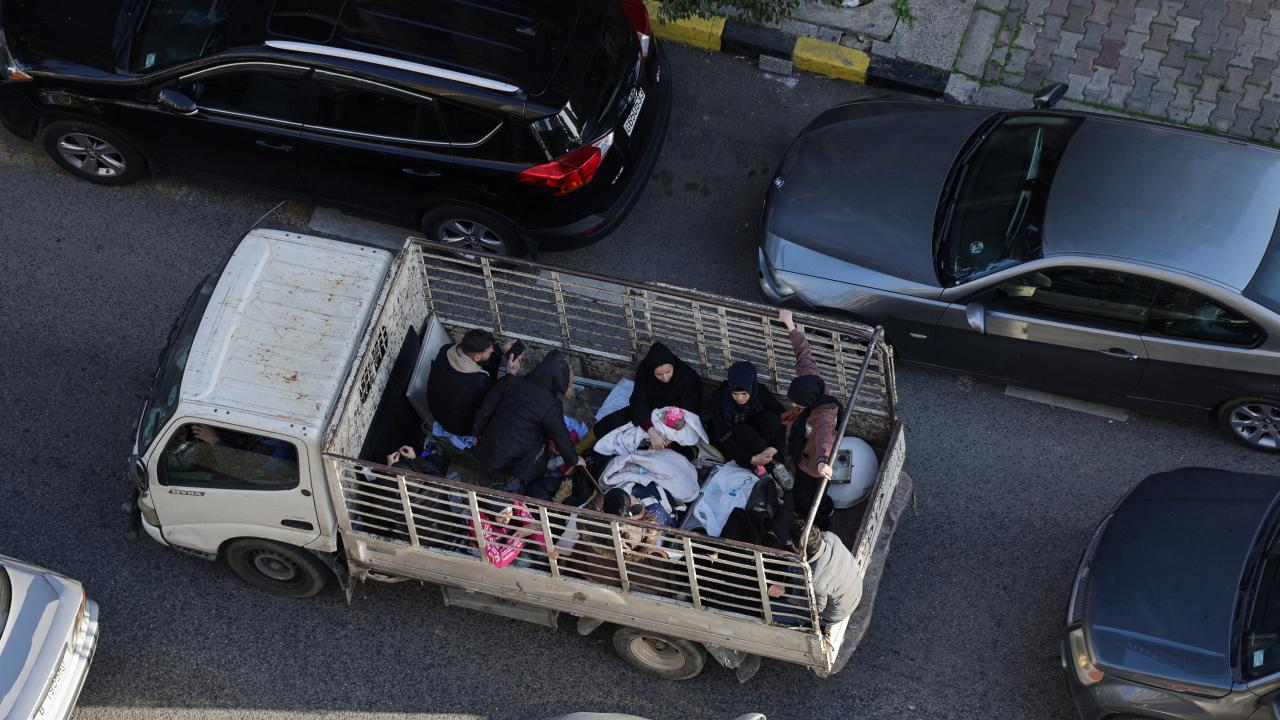 İşgalci İsrail saldırıları nedeniyle Lübnan'da yerinden edilenlerin sayısı 700 bine yaklaşıtı