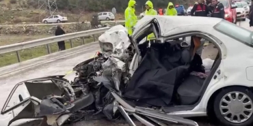 Isparta'da iki otomobil çarpıştı: 2 ölü, 4 yaralı