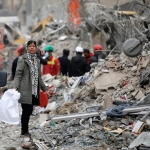 İsrail'den Tahran'da halkın gösteri için toplandığı bölgeye tahliye uyarısı ve saldırı tehdidi