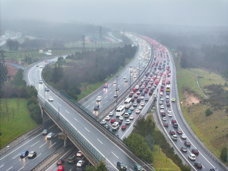 İstanbul'da bayram dönüşü trafik yoğunluğu oluştu