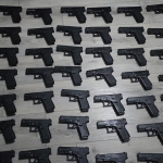 İstanbulda bir eve düzenlenen operasyonda 50 tabanca ele geçirildi