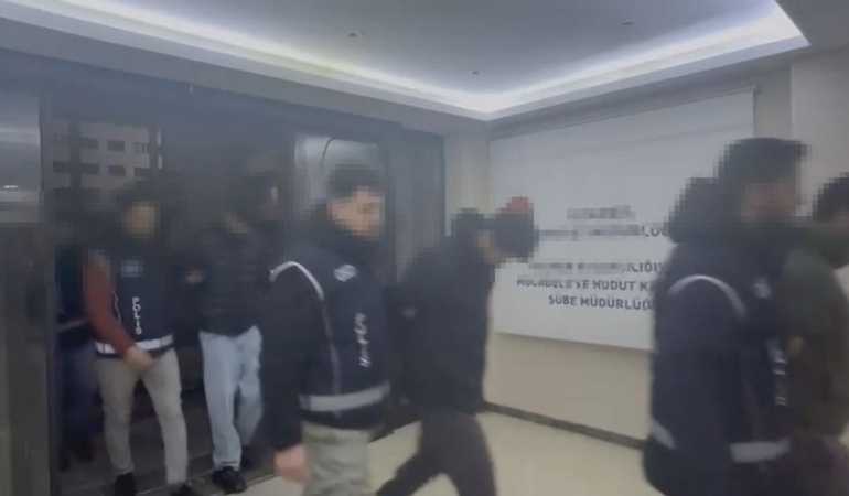 İstanbul'da sahte belge operasyonunda 13 zanlı yakalandı