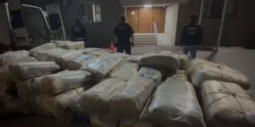 İzmir'de 1 ton 346 kilogram uyuşturucu ele geçirildi