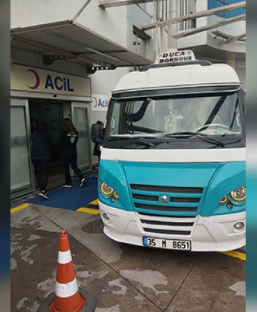 İzmir'de ilginç olay: Dolmuşta doğum yaptı