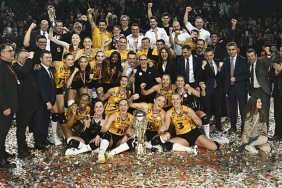Kadınlar Kupa Voley'de Eczacıbaşı Dynavit'i 3-1 mağlup eden VakıfBank şampiyon oldu!