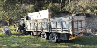 Karabük'te otomobille kamyon çarpıştı: 2 ölü, 4 yaralı