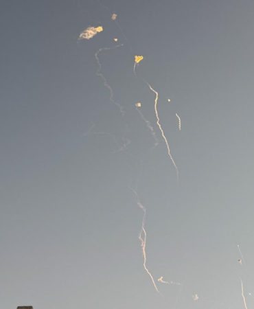 Katar ve BAE İran'dan fırlatılan balistik füzeleri engellediğini duyurdu