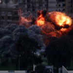 Katil İsrail Lübnan'da 33 kişiyi öldürdü