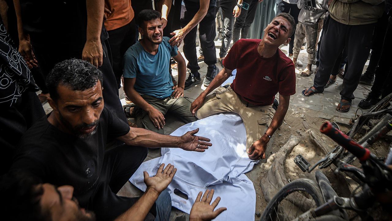 Katil İsrail'in Gazze Şeridi'ne saldırılarında can kaybı 72 bin 135'e yükseldi