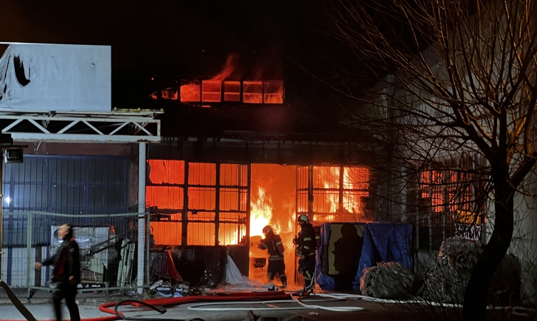 Kayseride mobilya atölyesinde yangın