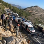 Mersin'de minibüs şarampole yuvarlandı: 2 ölü, 12 yaralı