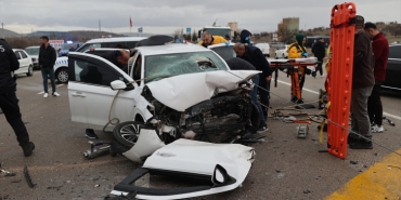 Nevşehir'de üç aracın karıştığı kazada 2 kişi öldü, 7 kişi yaralandı