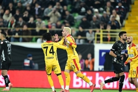 Nhaga Galatasaray formasıyla ilk golünü attı!