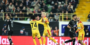 Nhaga Galatasaray formasıyla ilk golünü attı!