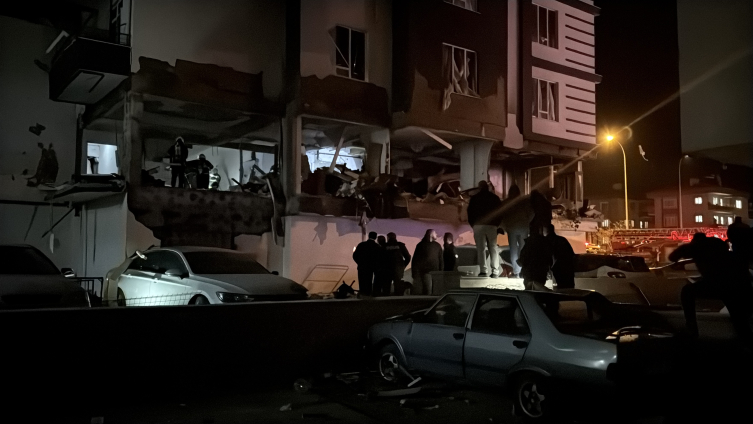 Niğde'de apartmanda doğal gaz patlaması: 16 yaralı