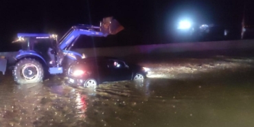 Ödemişİzmir yolunda su baskınları ulaşımı aksattı