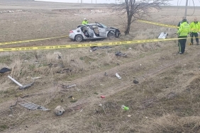 Otomobil şarampole devrildi: Anne ve baba öldü, 4 çocuğu ağır yaralandı