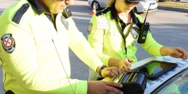 Polisin 'dur' ihtarına uymayan ehliyetsiz sürücüye 381 bin lira ceza