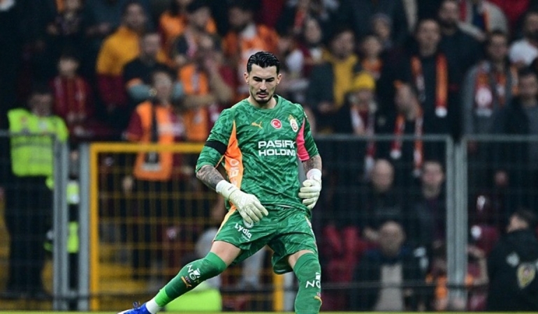 RAMS Park'ta inanılmaz an! Uğurcan Çakır öyle bir gole engel oldu ki...