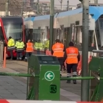 Raydan çıkan tramvay karşı yönden gelen tramvaya çarptı