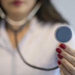 Sağlık çalışanlarının nöbet ücretlerine sınırlama getiren hüküm iptal edildi