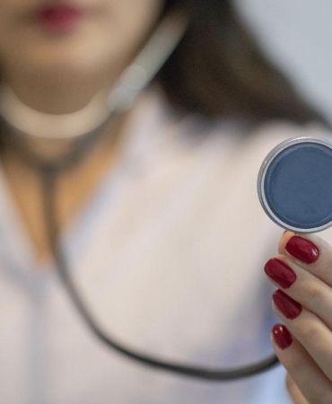 Sağlık çalışanlarının nöbet ücretlerine sınırlama getiren hüküm iptal edildi