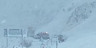 ŞırnakHakkari yolunda çığ: 40 yolcu mahsur kaldı