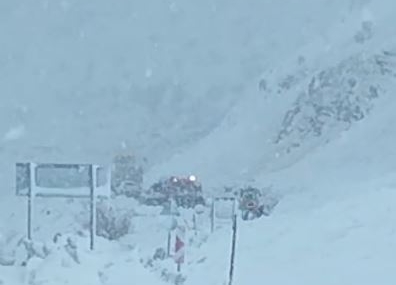 ŞırnakHakkari yolunda çığ: 40 yolcu mahsur kaldı