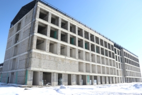 Sismik izolatörlerin kullanıldığı 270 yataklı hastanede sona doğru