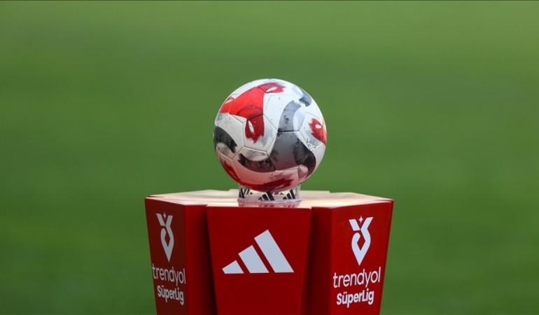 Süper Lig'de Galatasaray-Fenerbahçe derbisinin tarihi belli oldu!