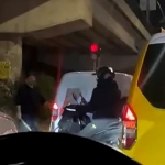 Tartıştığı sürücünün aracına sopayla giden taksici tutuklandı