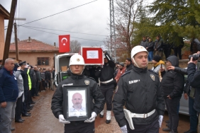 Trafik kazasında şehit olan polis memuru son yolculuğuna uğurlandı